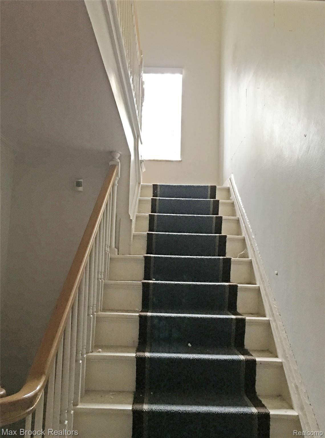 7411 West Seven Mile Road Detroit, MI 48221 - Photo 18 of 32 Stairwell