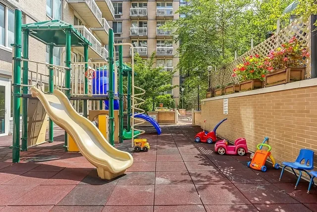 $2,995,000 | 170 East 87th Street, Unit E14A | Upper East Side