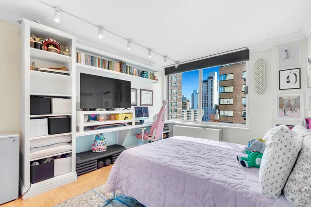 $2,995,000 | 170 East 87th Street, Unit E14A | Upper East Side