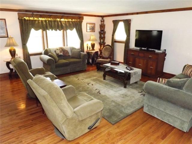 1278 Spence Road Camden, TN 38320 - Photo 12 of 20 a living room with furniture and a flat screen tv