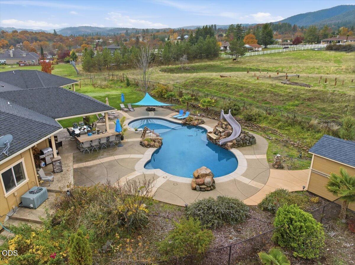 899 Old Stage Road Medford, OR 97502 - Photo 49 of 53
