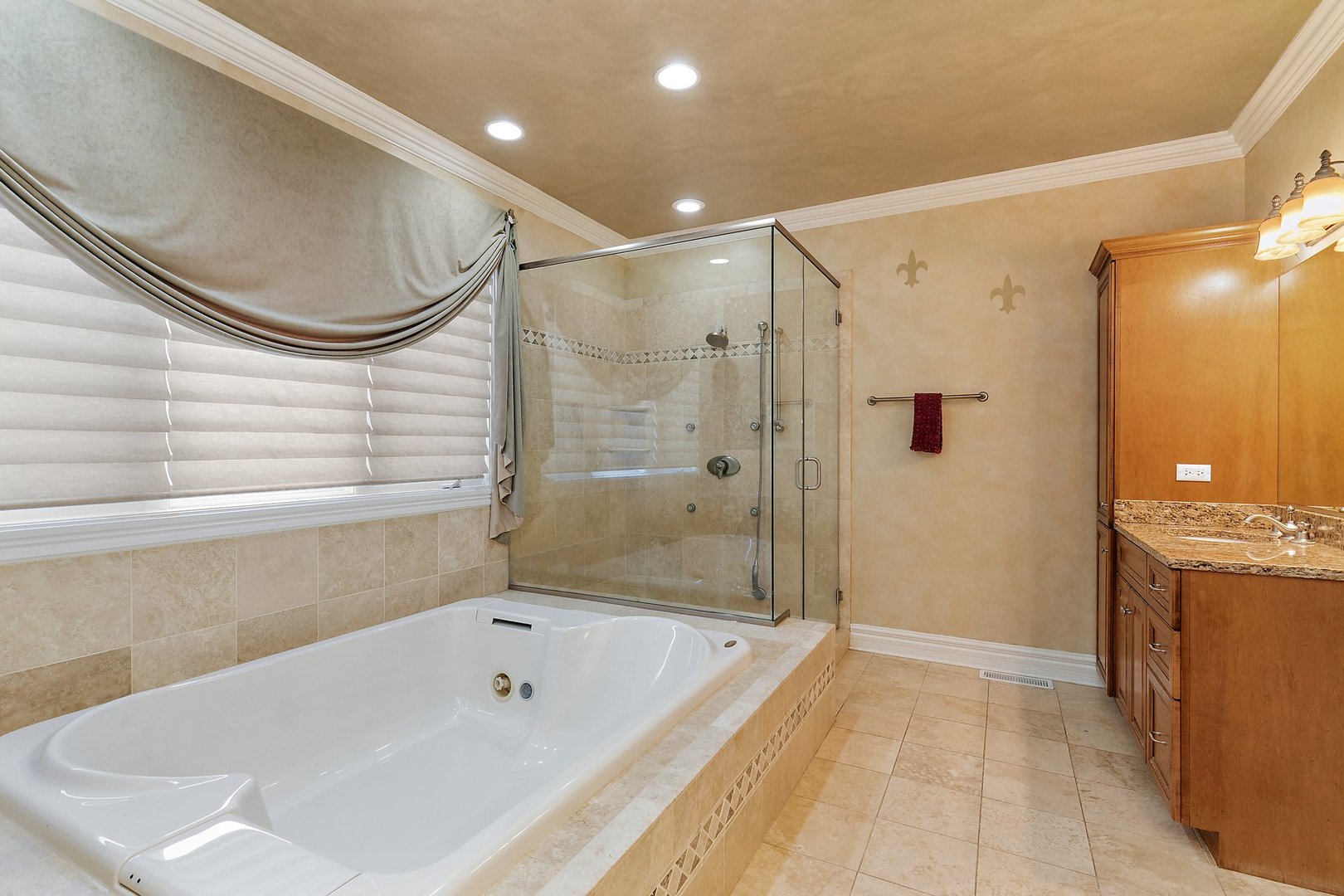 5N211 Wilton Croft Road St. Charles, IL 60175 - Photo 28 of 55 a bathroom with a bathtub and a shower