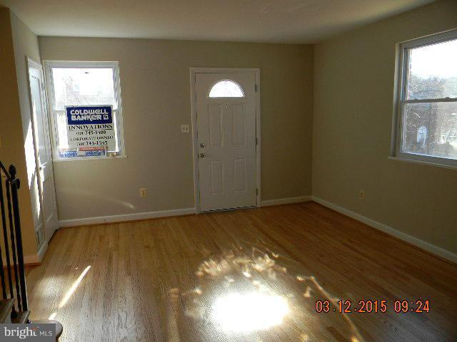 11908 Centerhill Street Silver Spring, MD 20902 - Photo 5 of 18 Living Room
