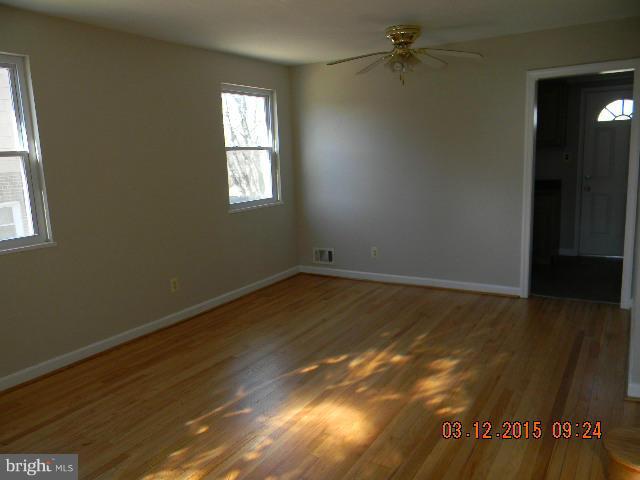 11908 Centerhill Street Silver Spring, MD 20902 - Photo 6 of 18 Living Room
