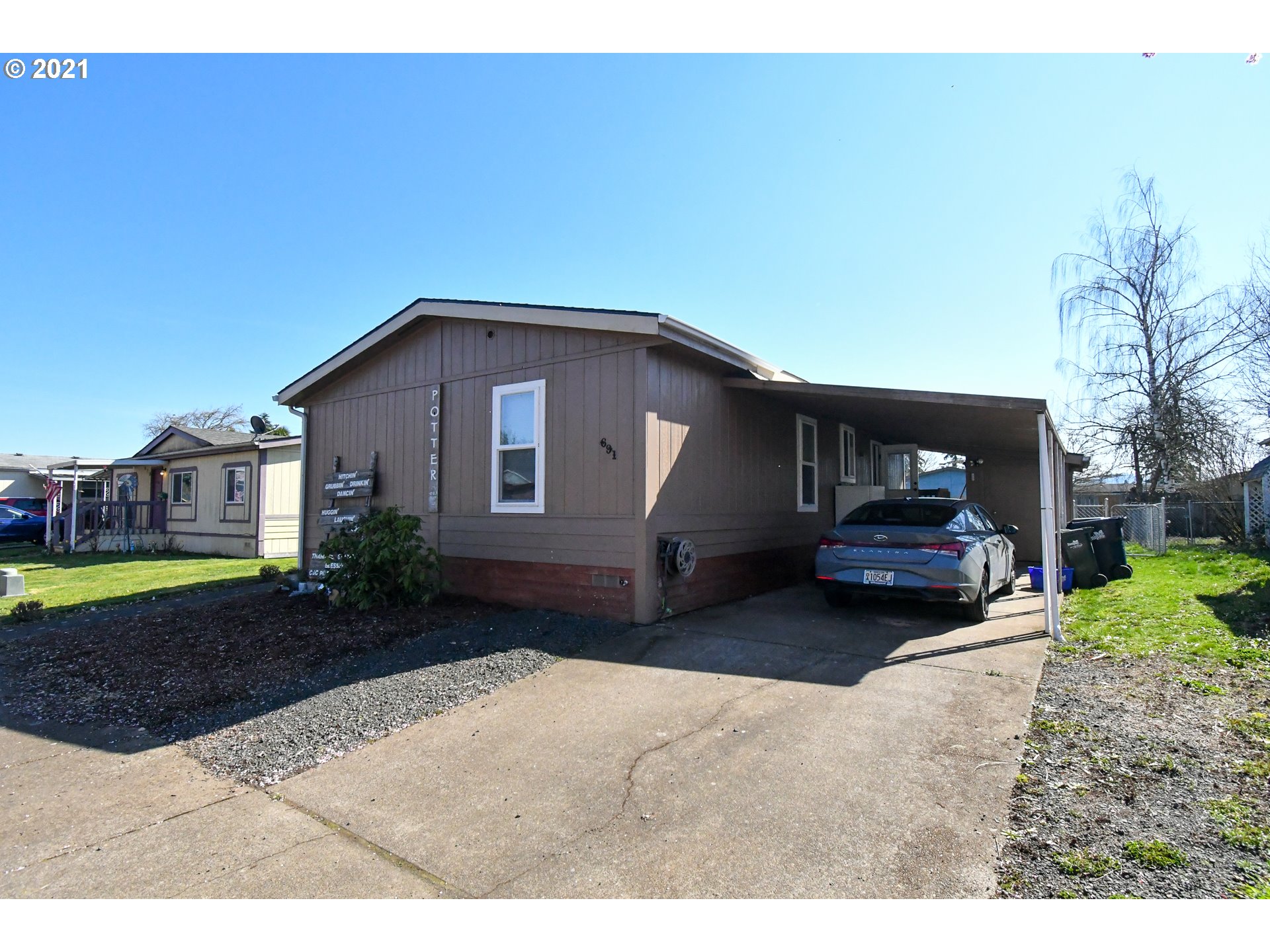 691 Lochaven Avenue Springfield, OR 97477 - Photo 2 of 22