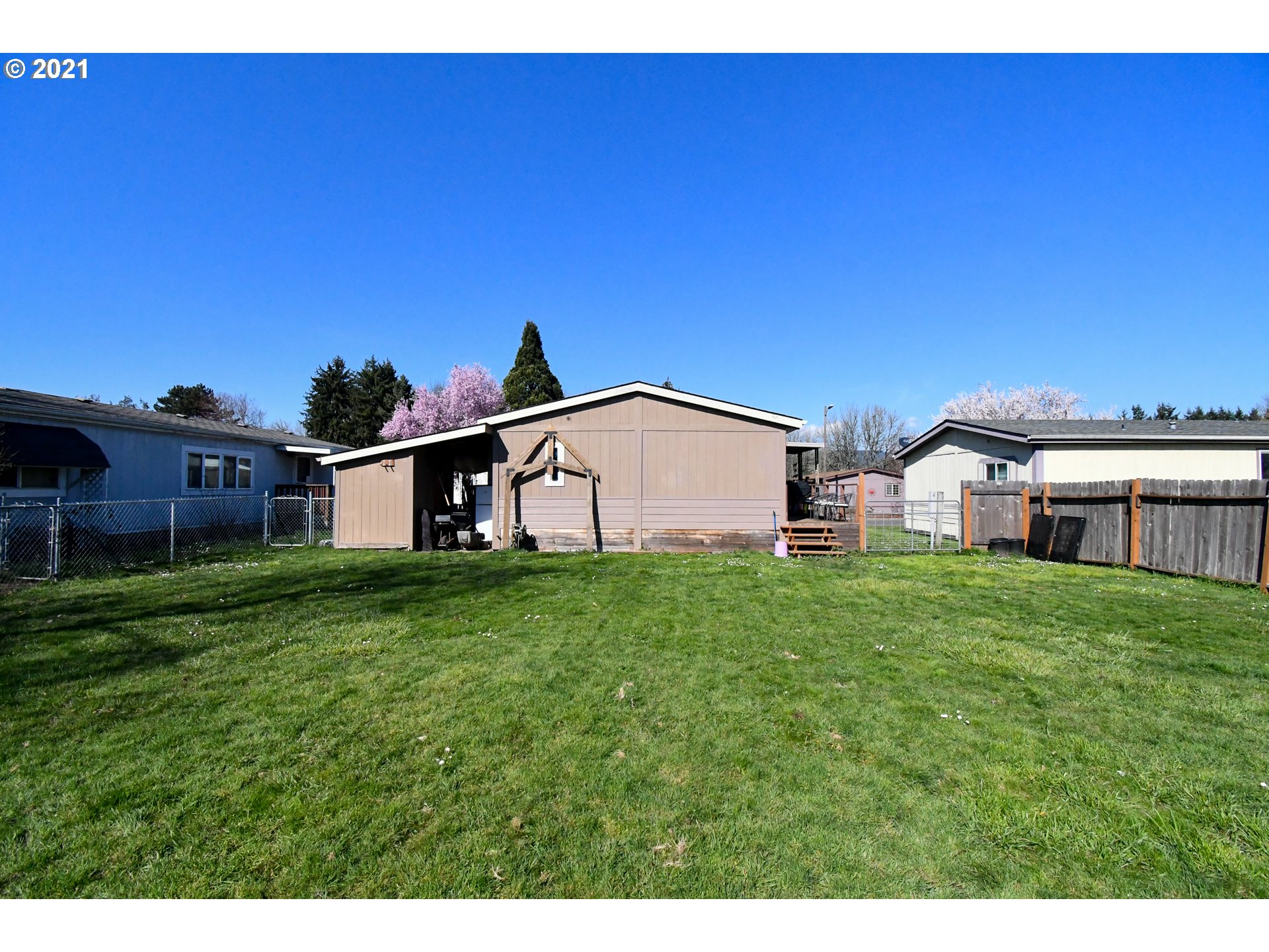 691 Lochaven Avenue Springfield, OR 97477 - Photo 19 of 22