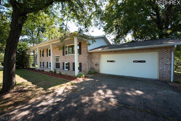 544 East Caston Road Uniontown, OH 44685 - Photo 1 of 18 Welcome to 544 E. Caston Rd. in Green