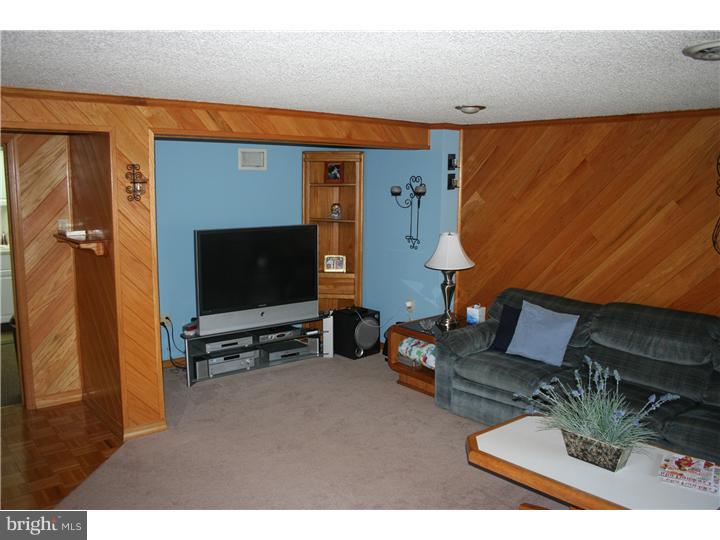 512 Vernon Road Springfield, PA 19064 - Photo 11 of 24 Family Room