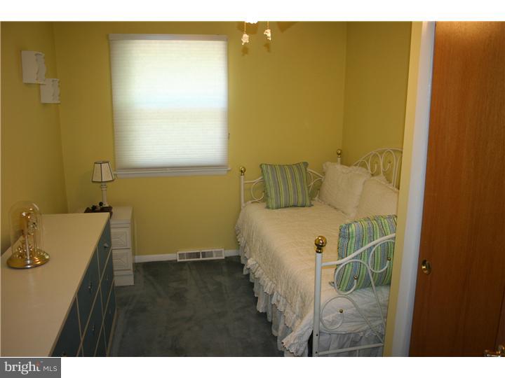 512 Vernon Road Springfield, PA 19064 - Photo 15 of 24 Bedroom 3