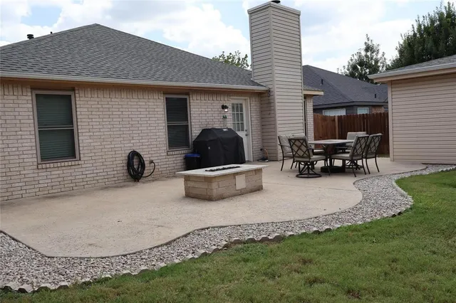 a house view with a outdoor space