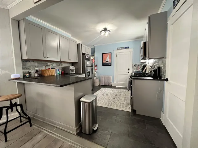 $6,000 | 16 Vaughan Avenue, Unit 1, Newport, RI 02840