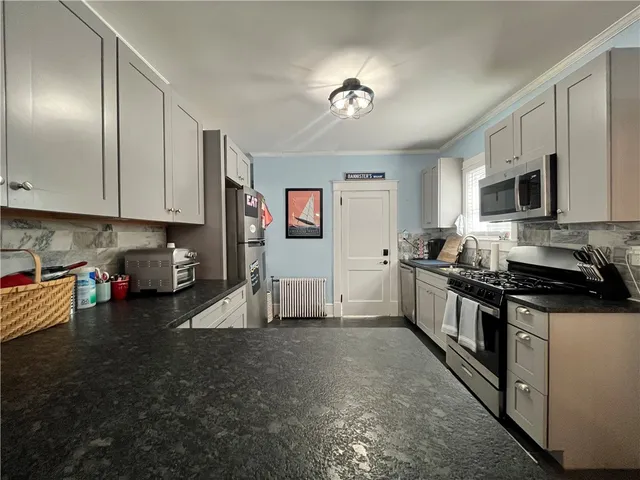 $6,000 | 16 Vaughan Avenue, Unit 1, Newport, RI 02840