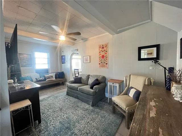 $6,000 | 16 Vaughan Avenue, Unit 1, Newport, RI 02840