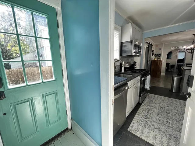 $6,000 | 16 Vaughan Avenue, Unit 1, Newport, RI 02840