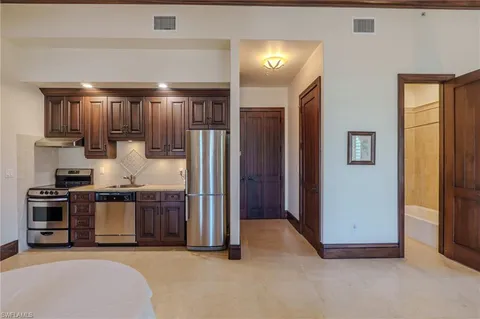 $6,950,000 | 200 South Golf Drive, Naples, FL 34102