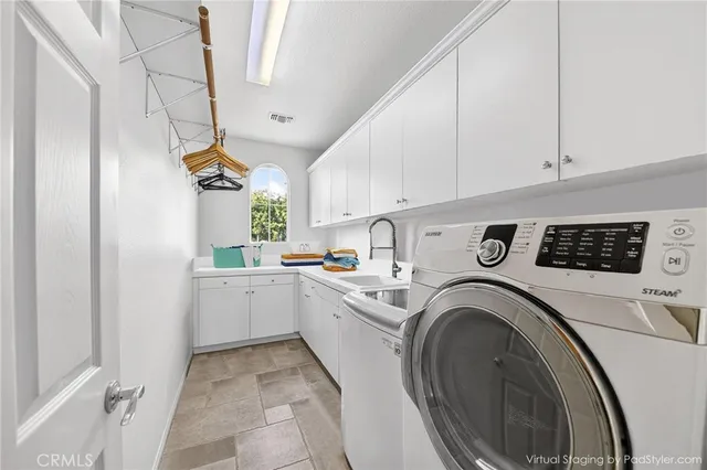a view of kitchen with washer and dryer