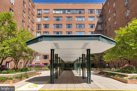 $195,000 | 4301 Massachusetts Avenue Northwest, Unit 4001, Washington, DC 20016
