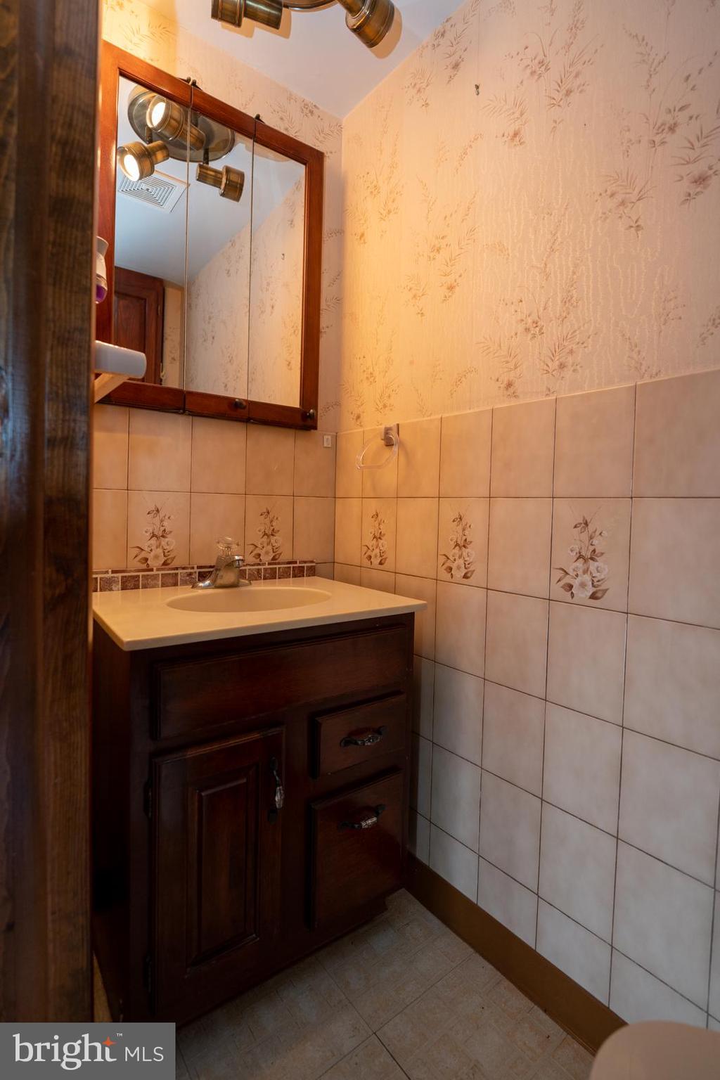 1271 Seidersville Road Bethlehem, PA 18015 - Photo 18 of 54 Gallery Image 18