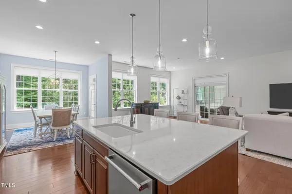 a large kitchen with kitchen island a large island in it