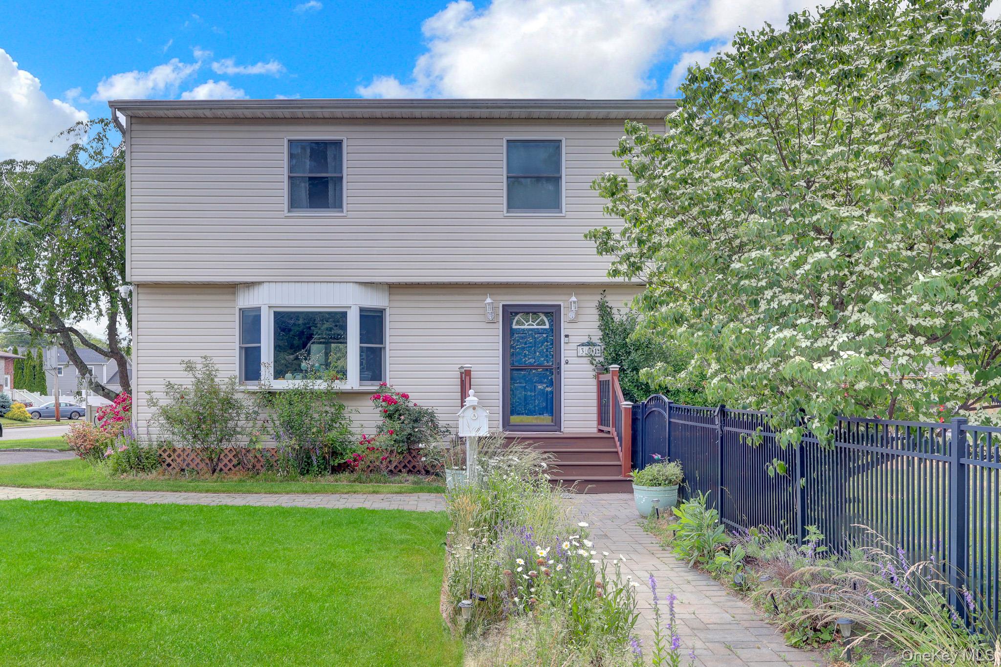 301 Oak Neck Road West Islip, NY 11795 - Photo 2 of 16