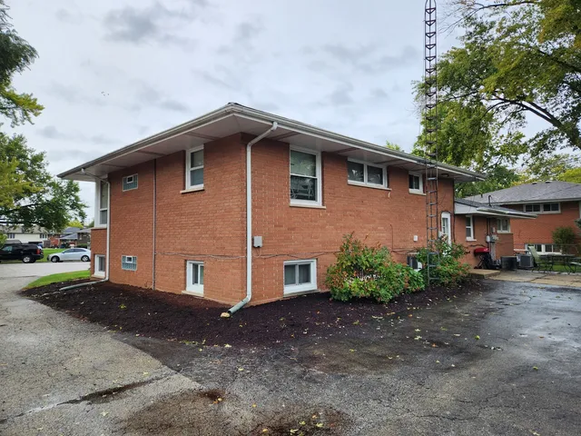 $900,000 | 1735-1751 Greene Court, Aurora, IL 60506