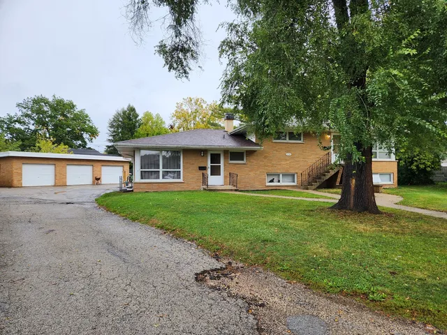 $900,000 | 1735-1751 Greene Court, Aurora, IL 60506