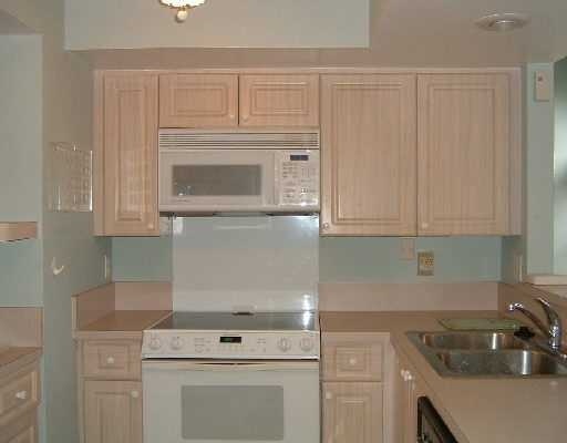 5311 Park Pl Circle Boca Raton, FL 33431 - Photo 8 of 13 kITCH STOVE
