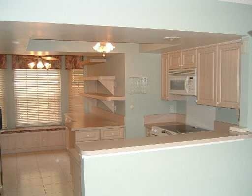 5311 Park Pl Circle Boca Raton, FL 33431 - Photo 9 of 13 BREAKFAST BAR