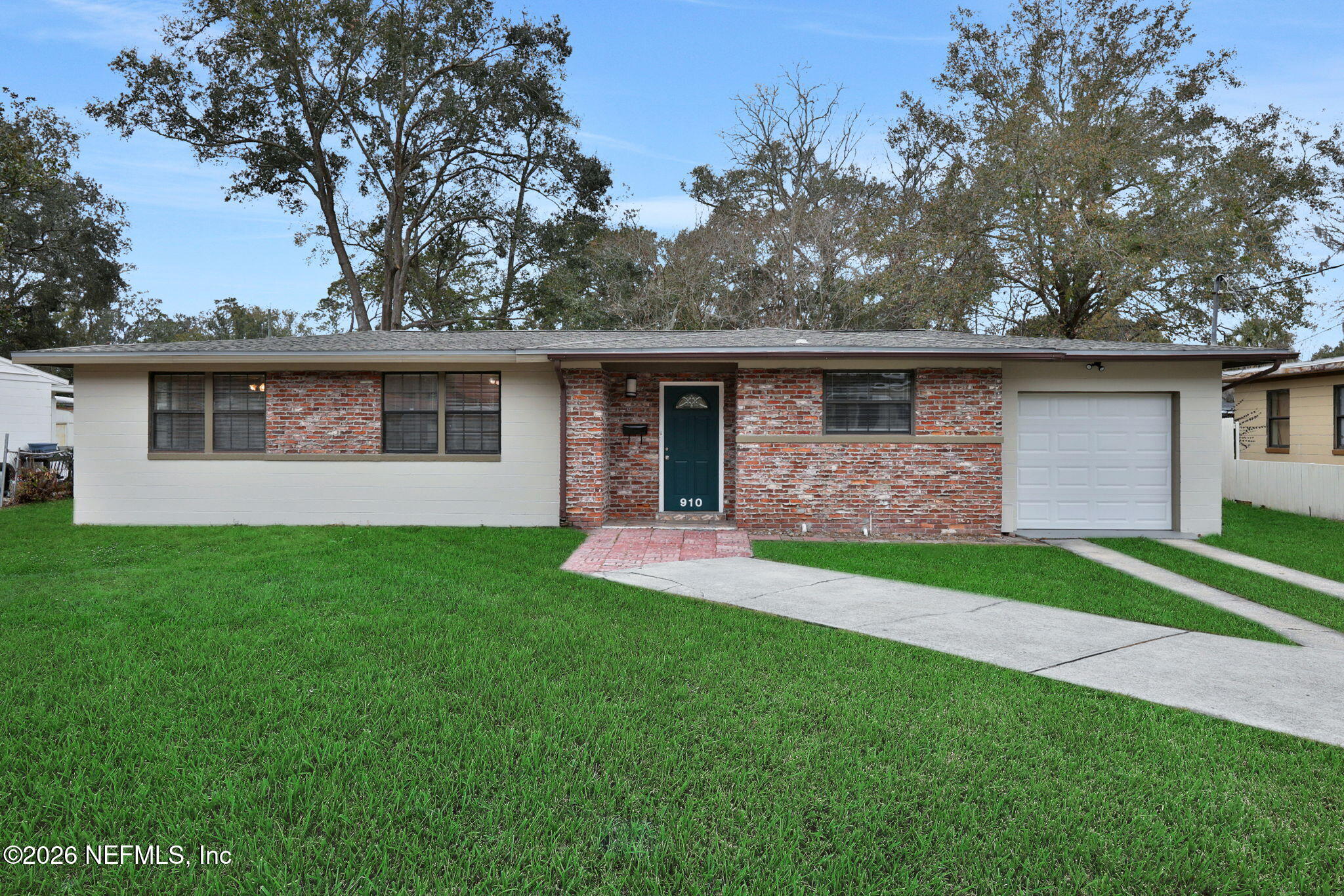 910 Nightingale Road Jacksonville, FL 32216 - Photo 3 of 41 VIRTUALLY COVERED LAWN