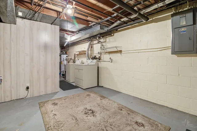 $275,000 | 16370 West Coachlight Drive, New Berlin, WI 53151