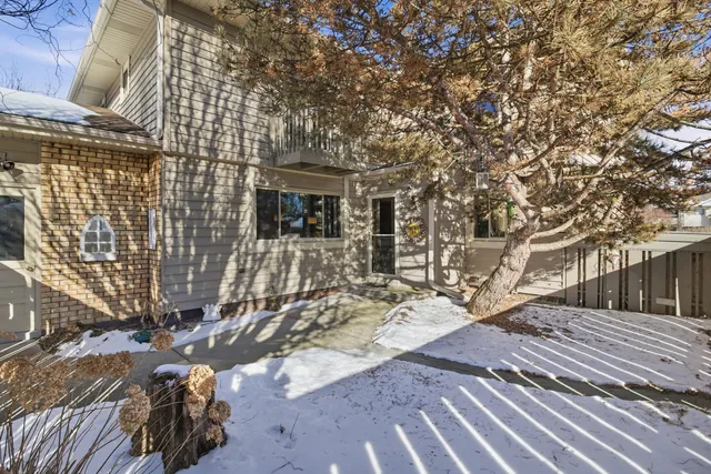 $275,000 | 16370 West Coachlight Drive, New Berlin, WI 53151