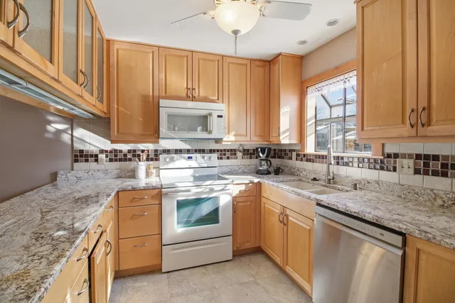 $275,000 | 16370 West Coachlight Drive, New Berlin, WI 53151