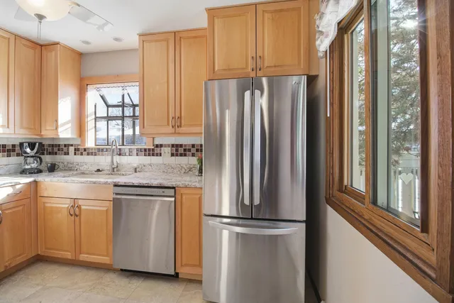 $275,000 | 16370 West Coachlight Drive, New Berlin, WI 53151