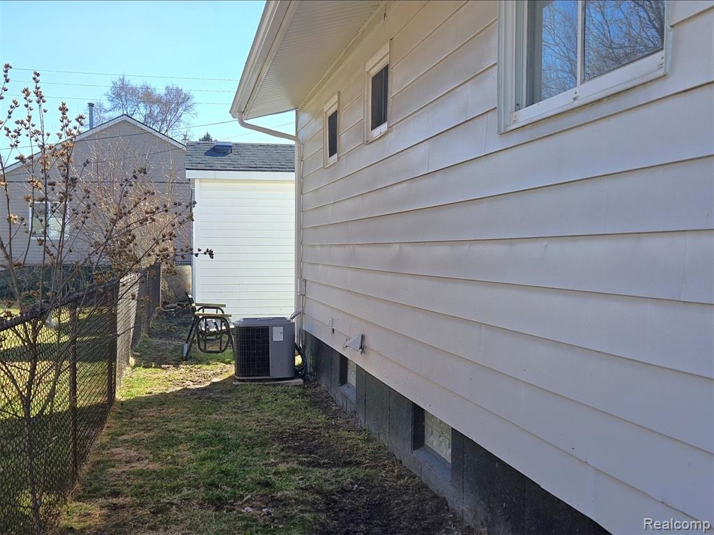 16830 Stephens Road Eastpointe, MI 48021 - Photo 7 of 30