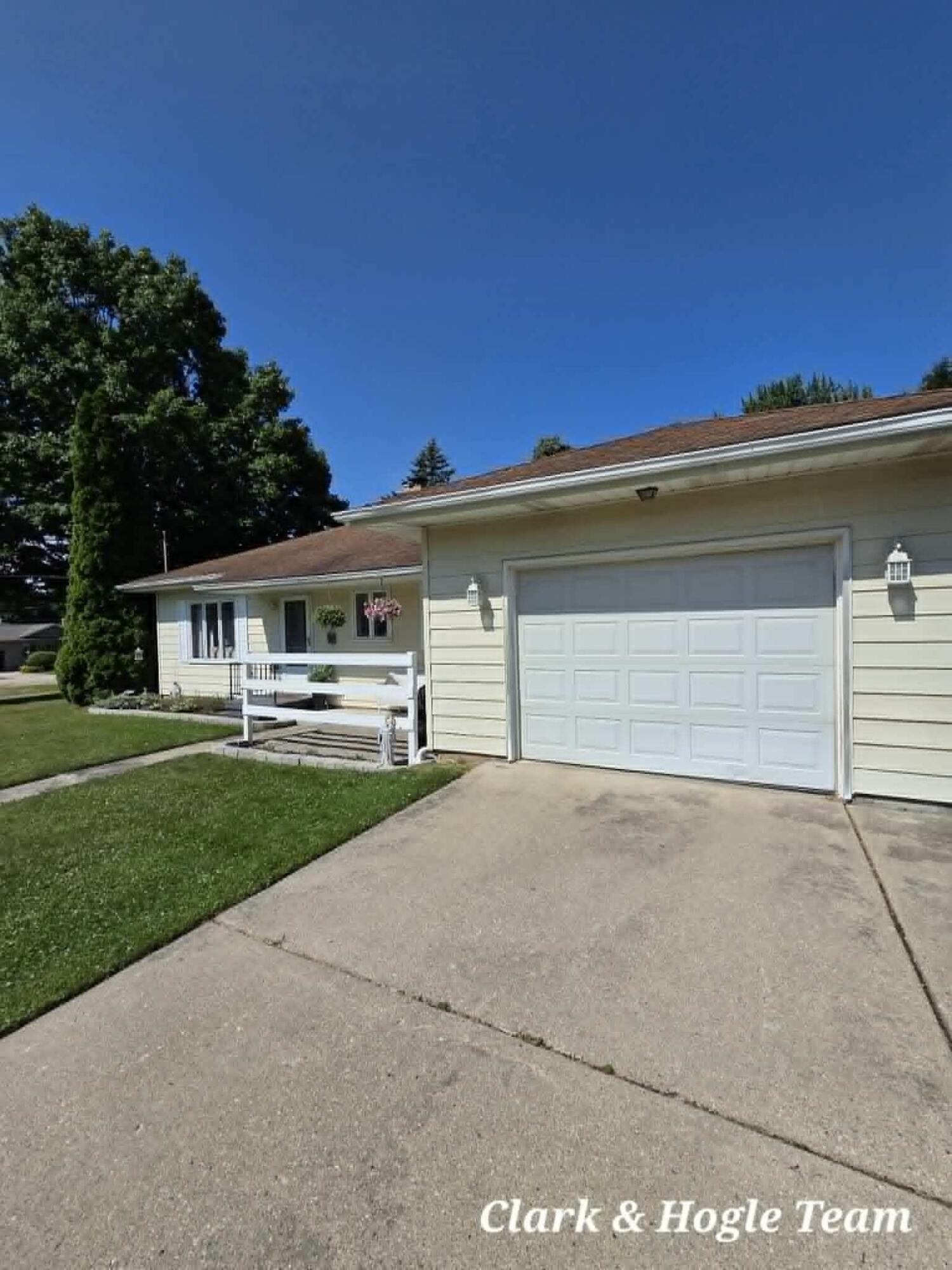 245 Higham Street Pewamo, MI 48873 - Photo 6 of 24 feb1179e-a5a7-4b51-8ddc-a31bd626ecec
