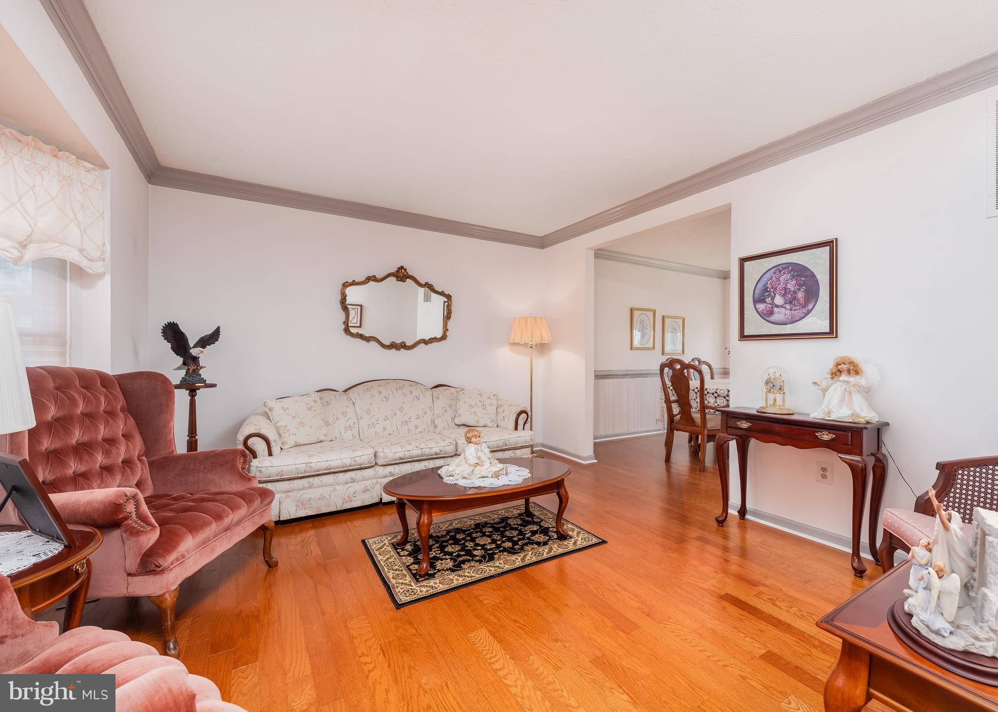 9502 Red Rain Path Columbia, MD 21046 - Photo 3 of 29 Living Room