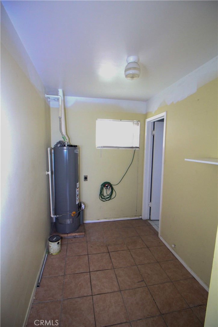 535 East 3rd Street Azusa, CA 91702 - Photo 15 of 23 laundry area