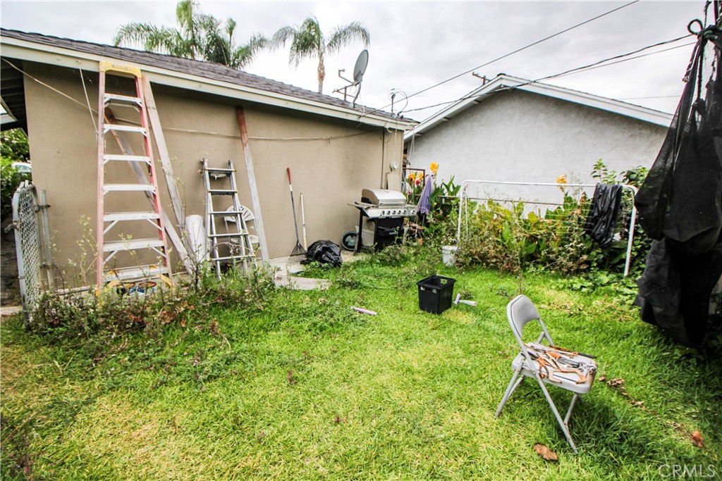 535 East 3rd Street Azusa, CA 91702 - Photo 18 of 23 backyard