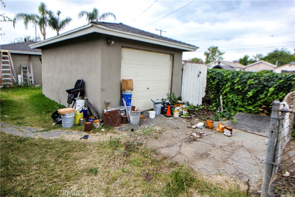 535 East 3rd Street Azusa, CA 91702 - Photo 20 of 23 garage