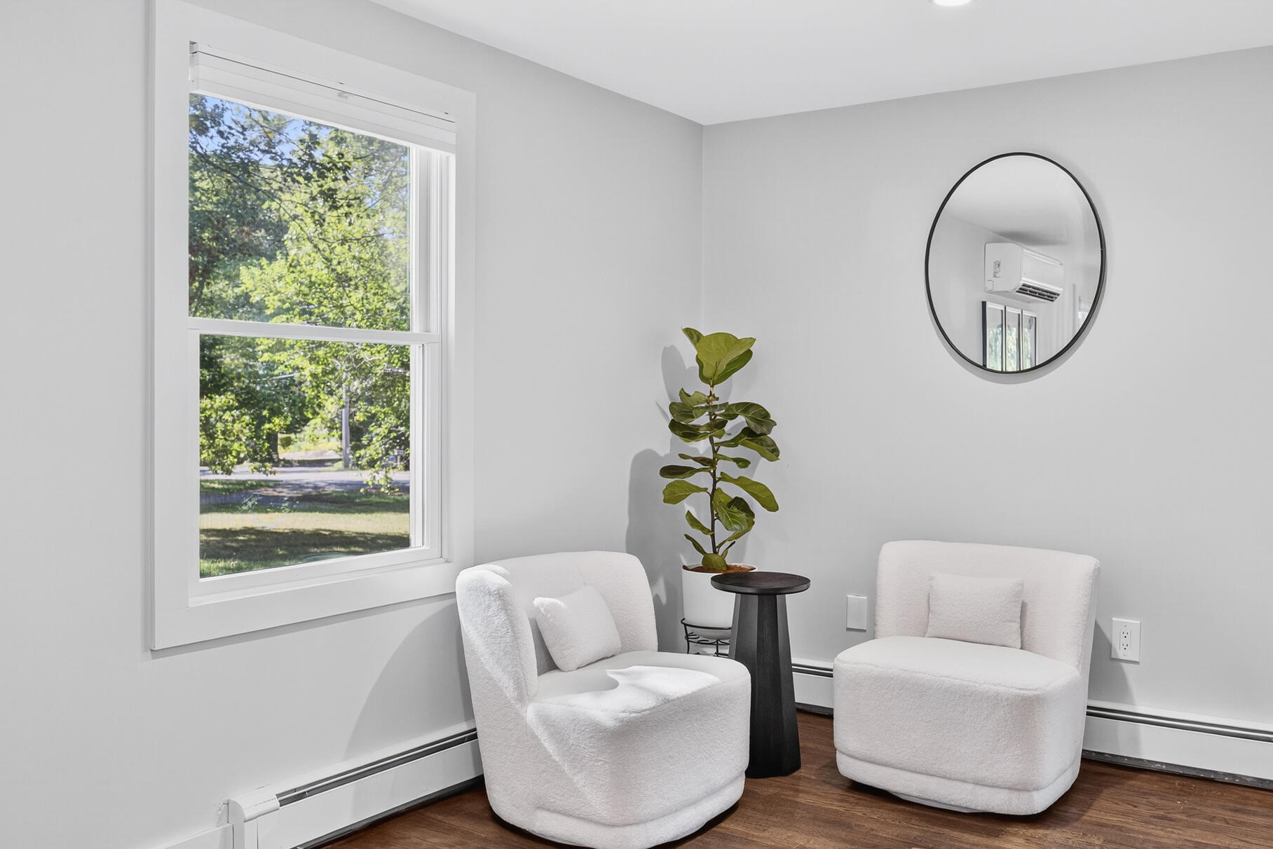 95 South Orleans Road Orleans, MA 02653 - Photo 19 of 38 a living room with furniture and a window