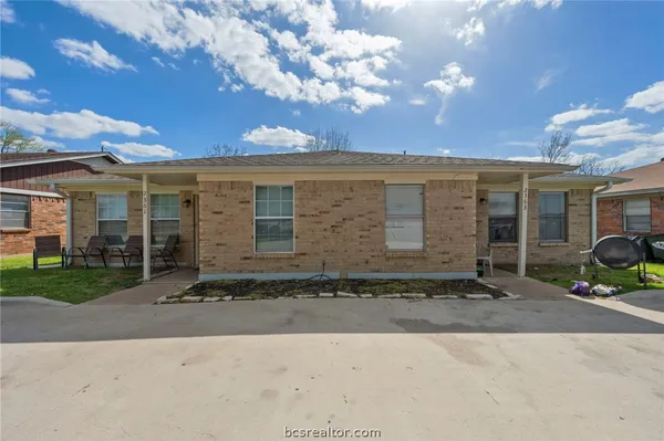 $285,000 | 2361-2363 North Earl Rudder Freeway, Bryan, TX 77803