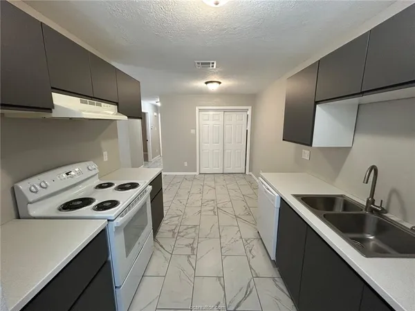 $285,000 | 2361-2363 North Earl Rudder Freeway, Bryan, TX 77803