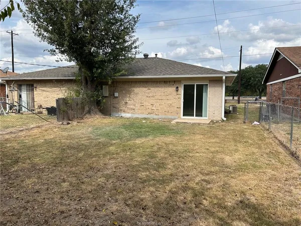 $285,000 | 2361-2363 North Earl Rudder Freeway, Bryan, TX 77803