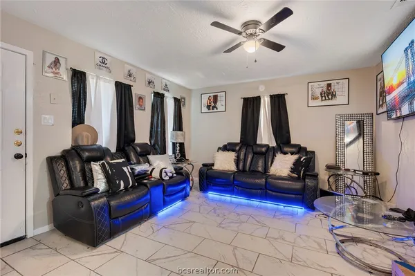 $285,000 | 2361-2363 North Earl Rudder Freeway, Bryan, TX 77803