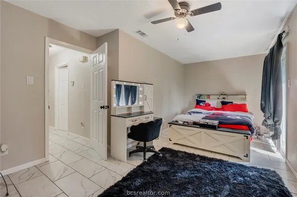 $285,000 | 2361-2363 North Earl Rudder Freeway, Bryan, TX 77803