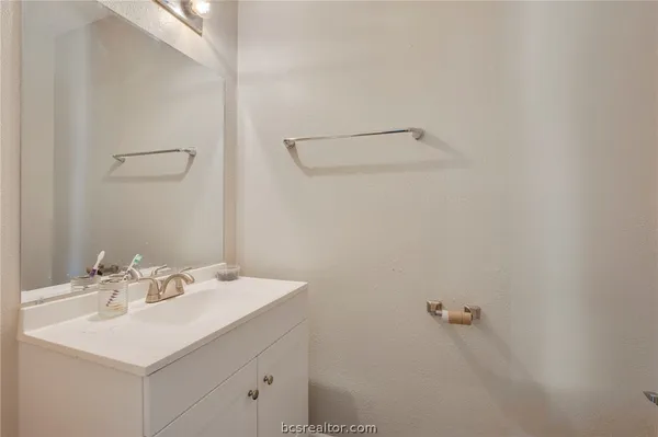 $285,000 | 2361-2363 North Earl Rudder Freeway, Bryan, TX 77803