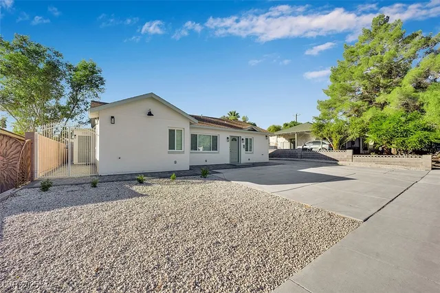 $2,071 | 1616 Chapman Drive, Las Vegas, NV 89104