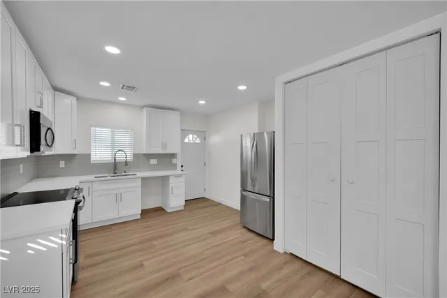 $2,071 | 1616 Chapman Drive, Las Vegas, NV 89104