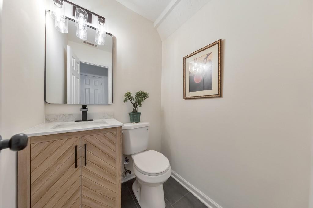 334 Fallview Drive McDonough, GA 30253 - Photo 17 of 34 a bathroom with a toilet a sink and mirror