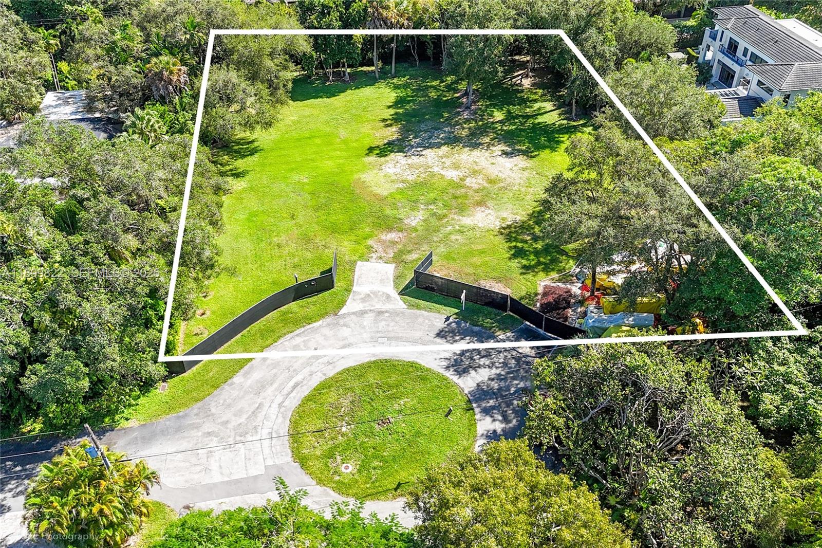 11353 Southwest 69th Court Pinecrest, FL 33156 - Photo 2 of 5